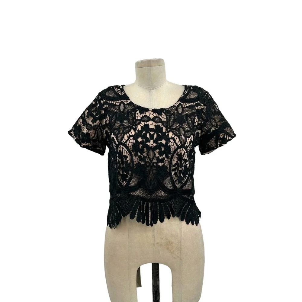 Lovers & Friends Black Lace Crop Top Nude Short Sleeve Size Small‎
